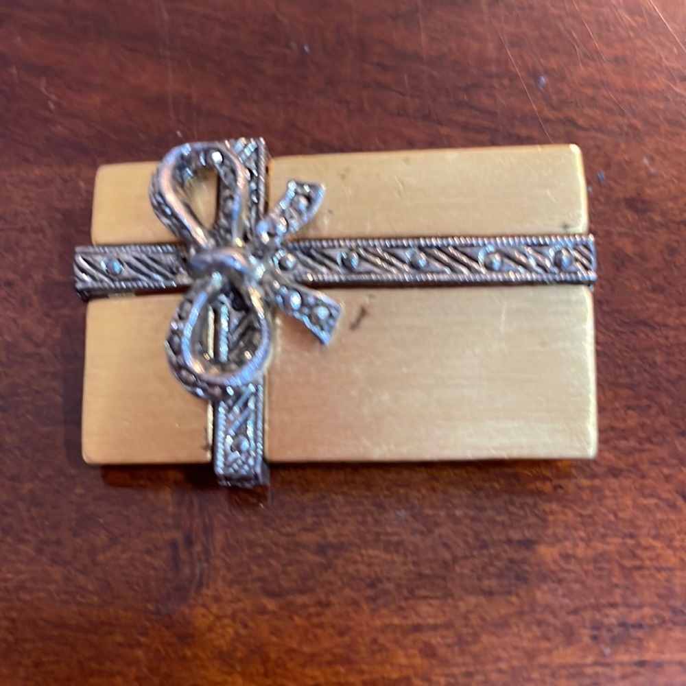 Vintage signed Darlene present gift brooch